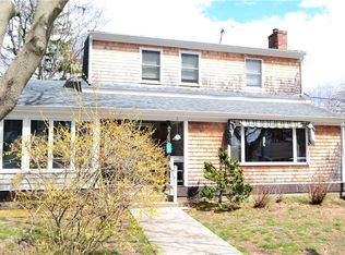 18 Bradbury St, Warren, RI 02885
