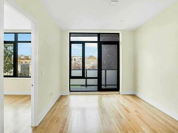 4th image of 235 Hawthorne St #3