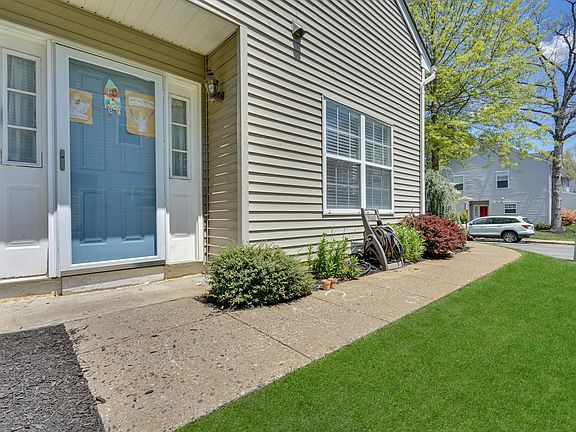 5th image of 605 Woodbine Ln #1000