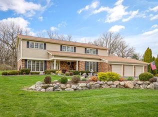 110 Deer Valley Dr, Deer Park, IL 60010