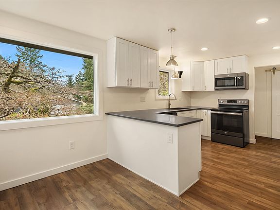 3rd image of 13720 23rd Ave NE