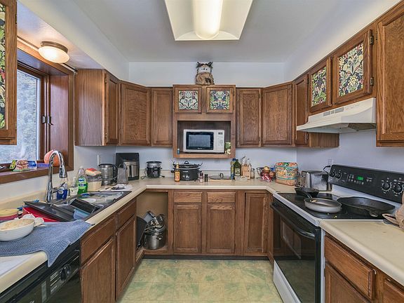 4th image of 350 Carlton Dr