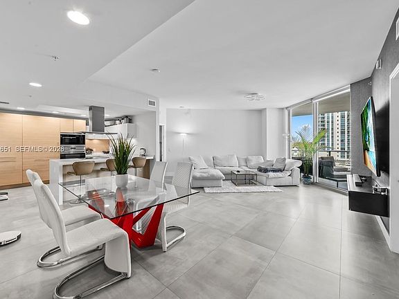 2nd image of 17111 Biscayne Blvd #503