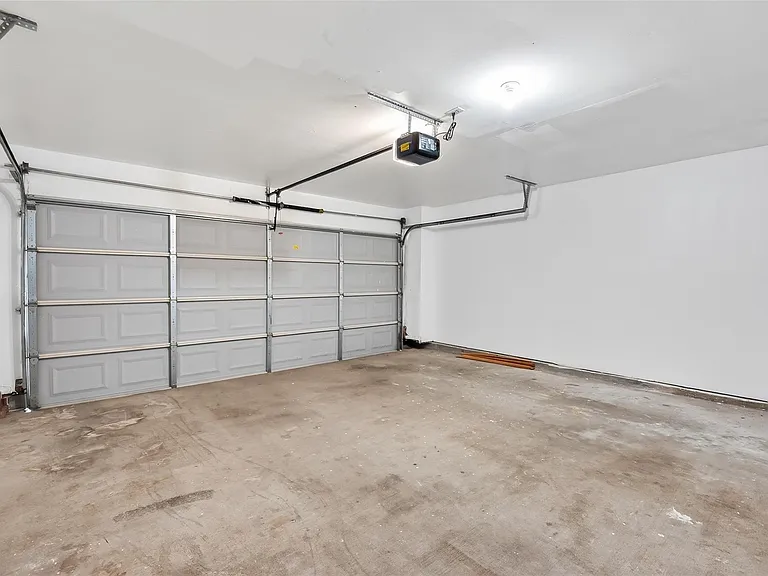 2804 Chenevert St — Photo 34