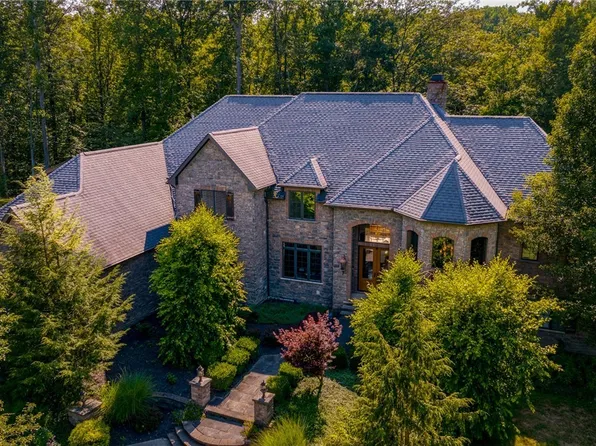158 Highland Mist Cir, Hinckley, OH 44233