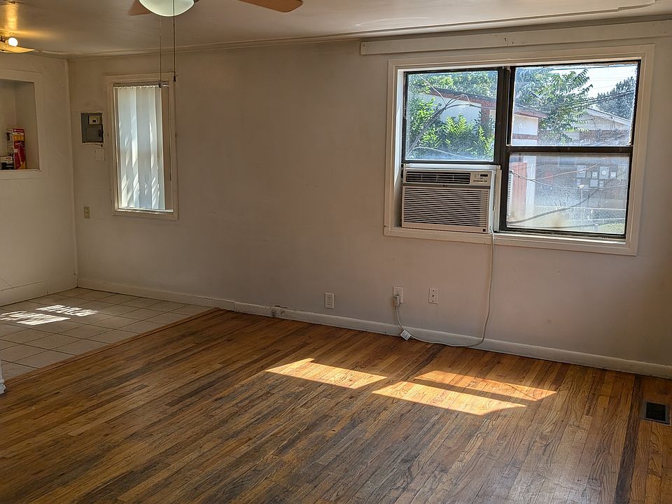 Living Room with a slight look at the dining area right next to the kitchen