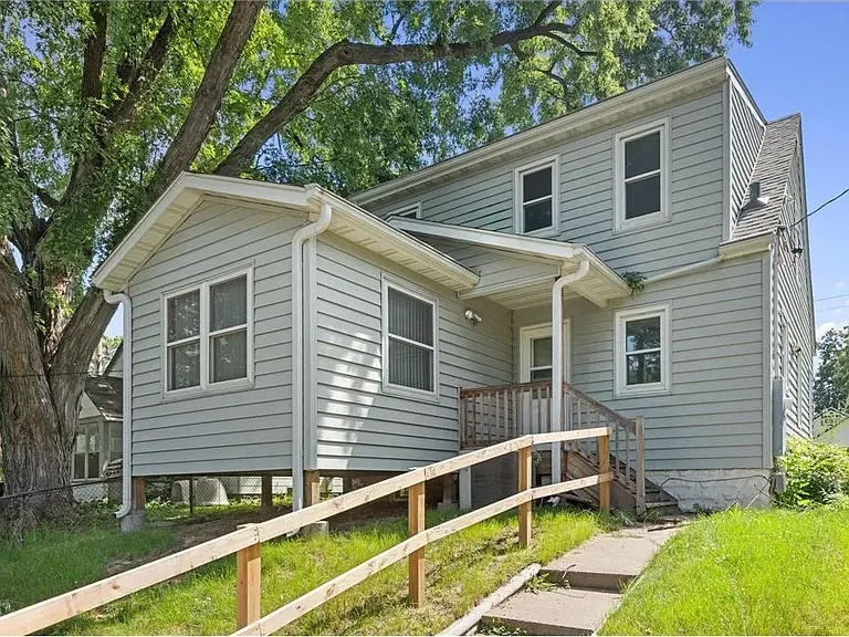 977 Oakdale Ave — Photo 2
