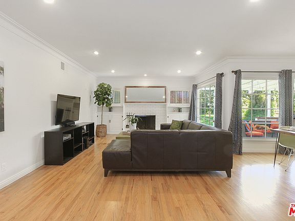 3rd image of 6106 S Croft Ave