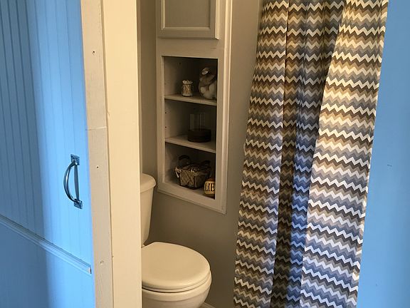 5th image of 164 N Chestnut St