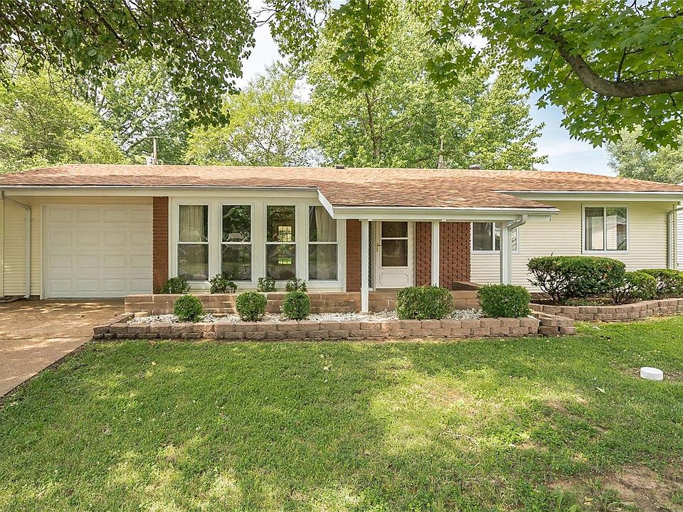 1st image of 700 Caspian Ln