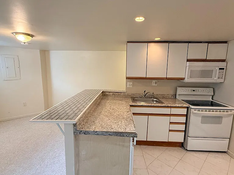 33 Randolph Pl NW #B — Photo 7