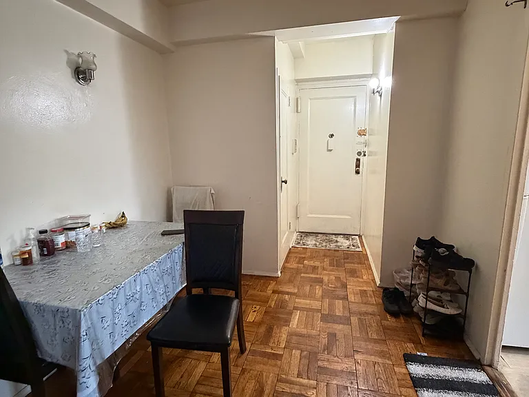 24 Metropolitan Oval #7E — Photo 3
