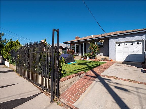 3rd image of 15239 La Valle St