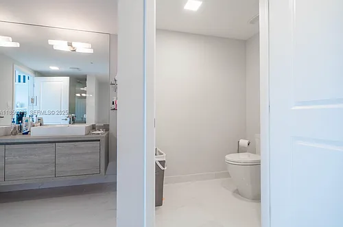 400 Sunny Isles Blvd #1402 Photo 1