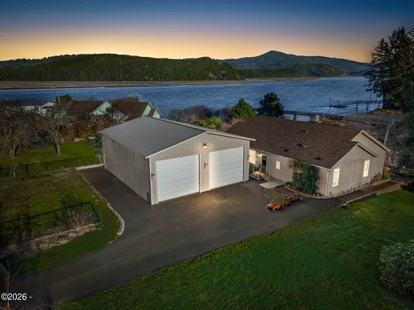 955 SE River View Ln, Waldport, OR 97394