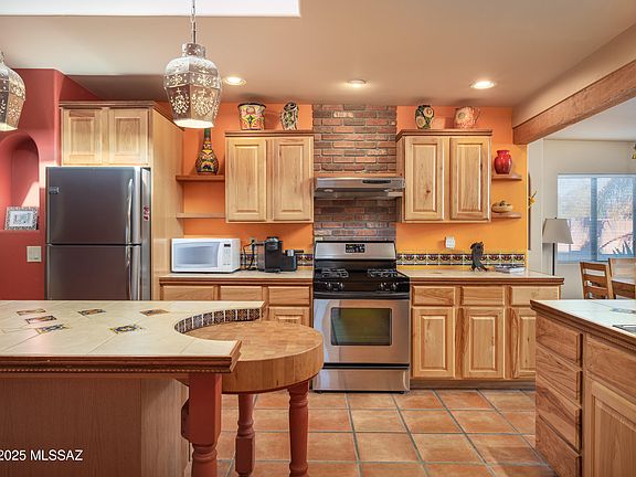 3rd image of 9132 N Ironwood Meadows Dr