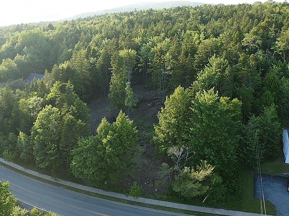 5th image of 950 Fall River Rd