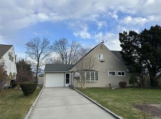 33 Clarissa Dr, Hicksville, NY 11801