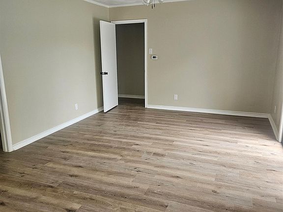 4th image of 5907 Shady Crest Trl