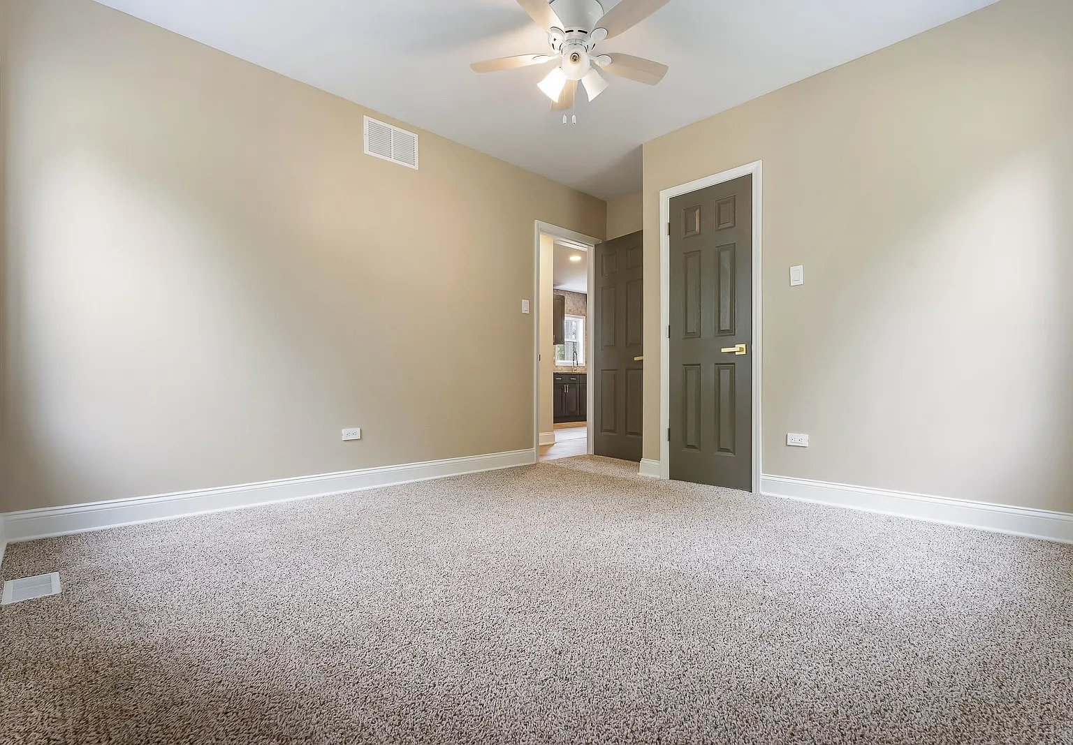 4 bed, 1440 sqft, $1,900 — Photo 4