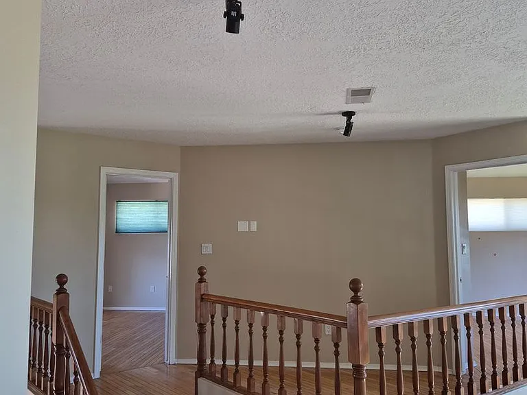 9121 Ridgefield Ave NE — Photo 59