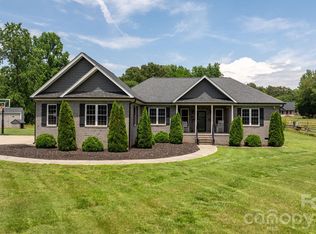 1100 Rainbow Dr, Mount Holly, NC 28120
