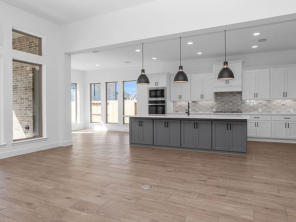 2nd image of 29611 Highland Meadow Dr