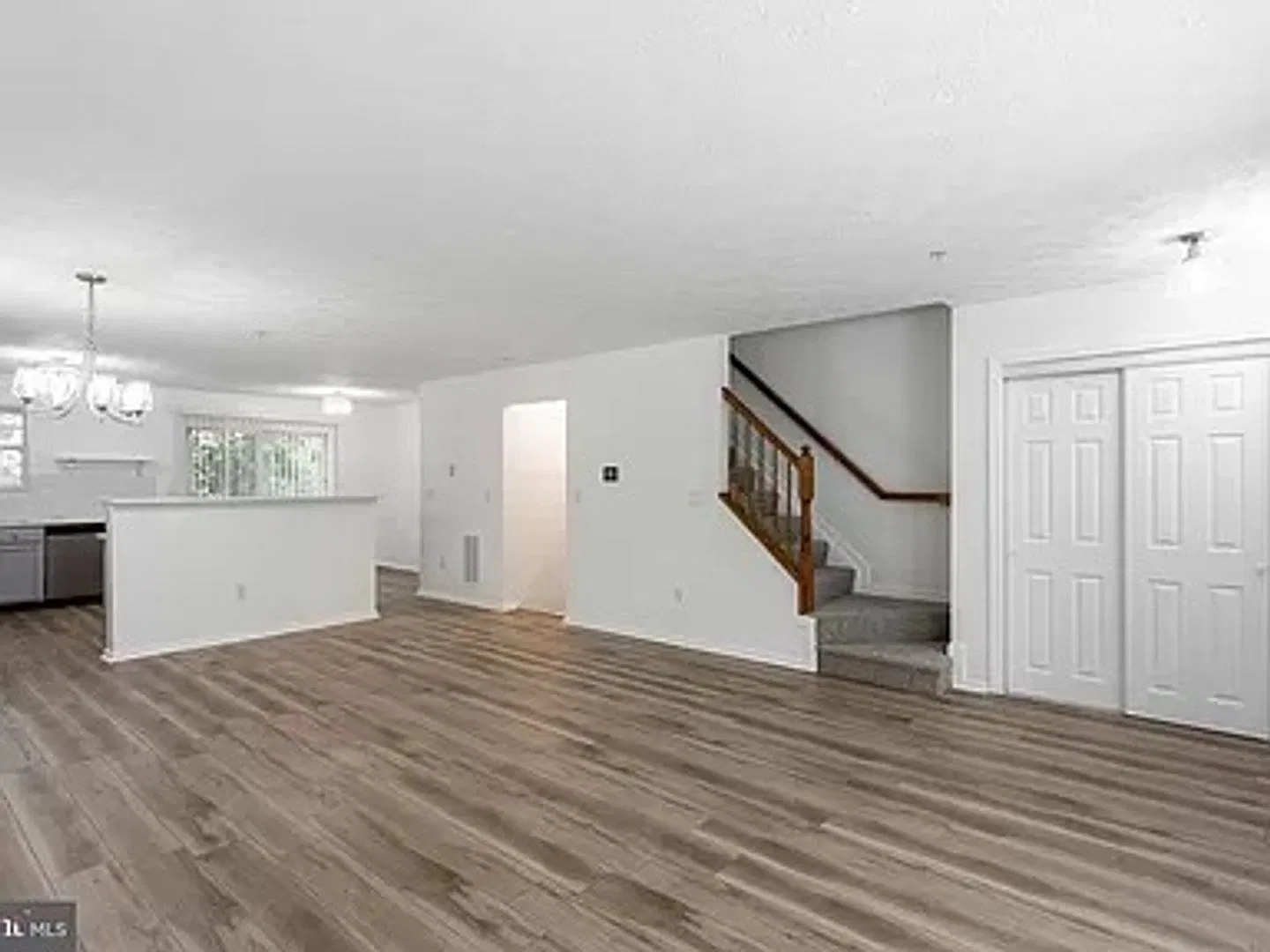 Beautiful 4 Bedroom in Bowie MD — Photo 3
