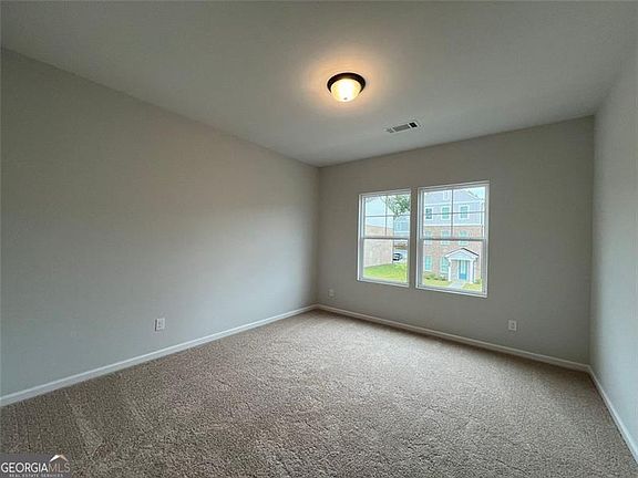 5th image of 2415 Whistler Way NE