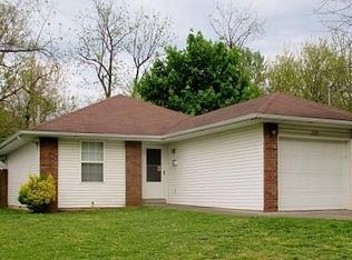 2042 N Travis Ave, Springfield, MO 65803