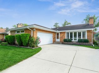 6 Scotdale Rd, La Grange Park, IL 60526