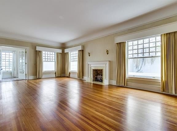 4th image of 2922 Evergreen St