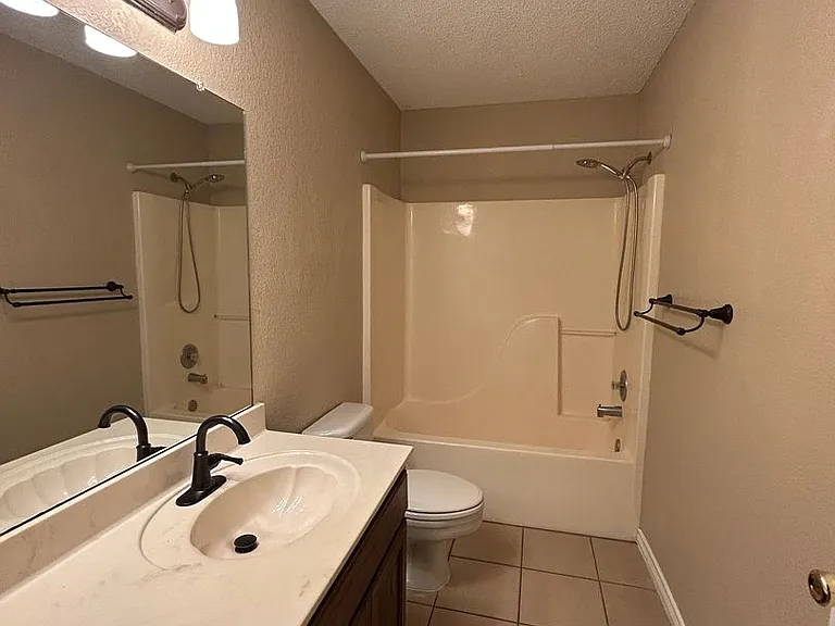 1642 W County Line Rd — Photo 23