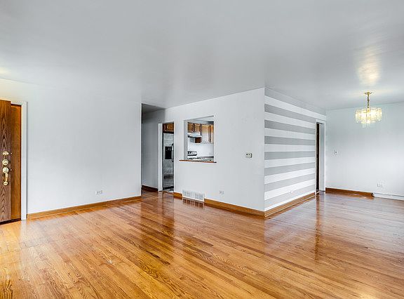 3rd image of 8129 Hamlin Ave