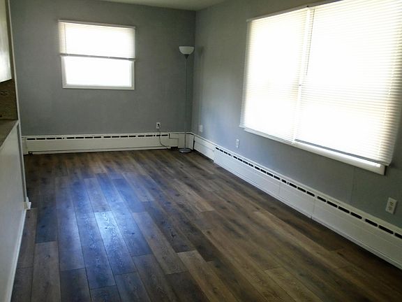 5th image of 108 1/2 N Grove Ave #5