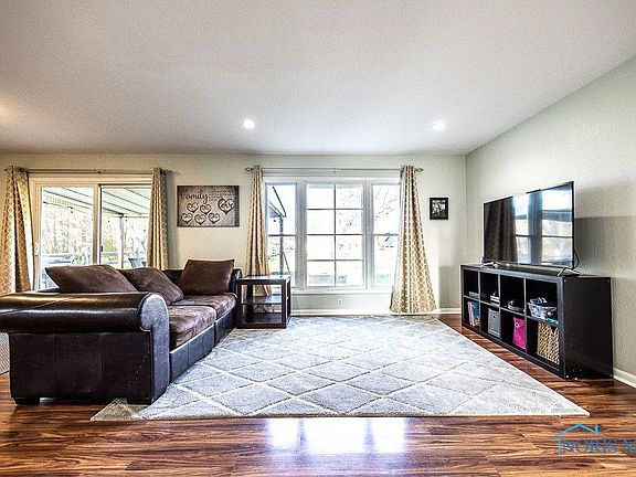 4th image of 6002 Granville Dr