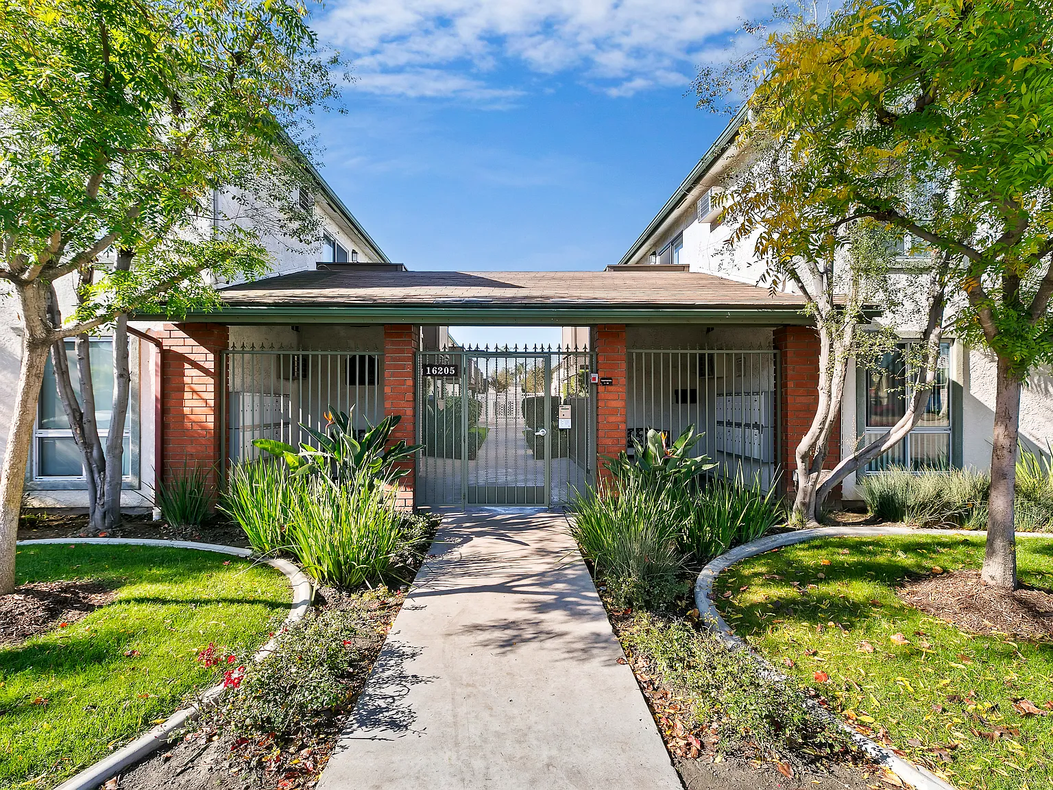 16205 Woodruff Ave — Photo 1