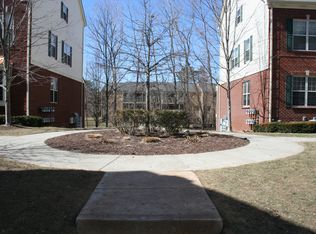 1141 Fountain View Cir, South Lyon, MI 48178