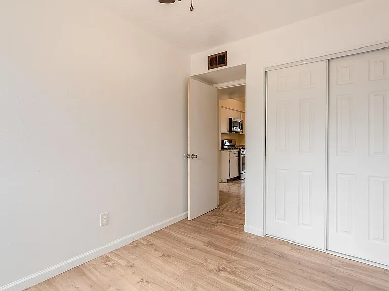 157 Sunset Pl SW — Photo 4