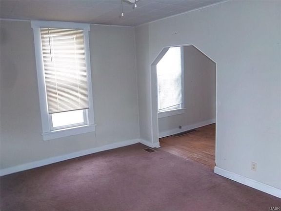 4th image of 719 W Linden Ave