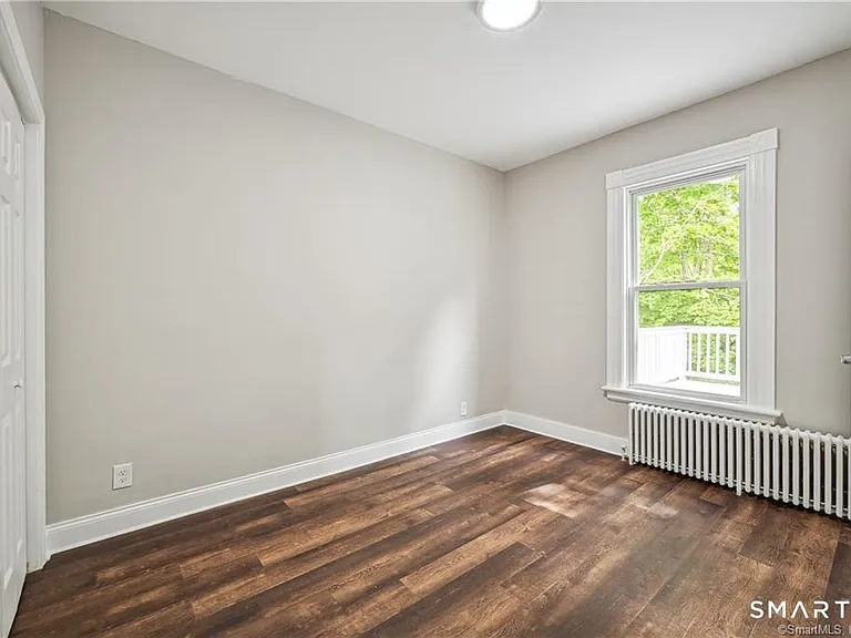 98 Brook St — Photo 12