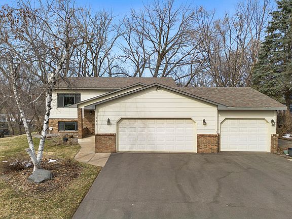 3rd image of 281 Woodridge Dr