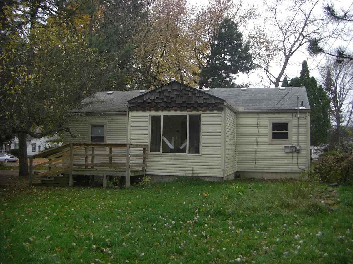 15990 Lexington — Photo 2