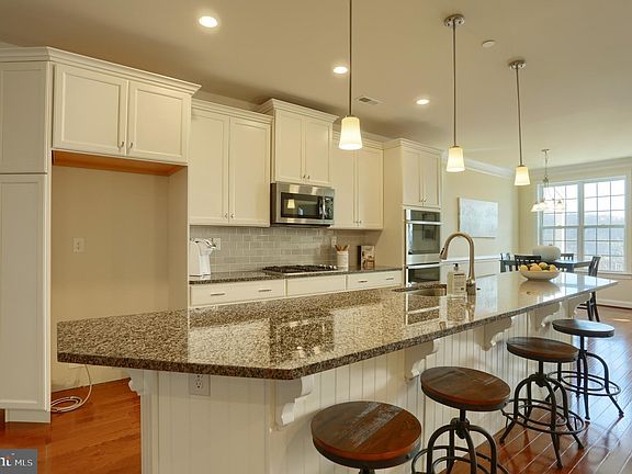 5th image of 142 Shilling Ave
