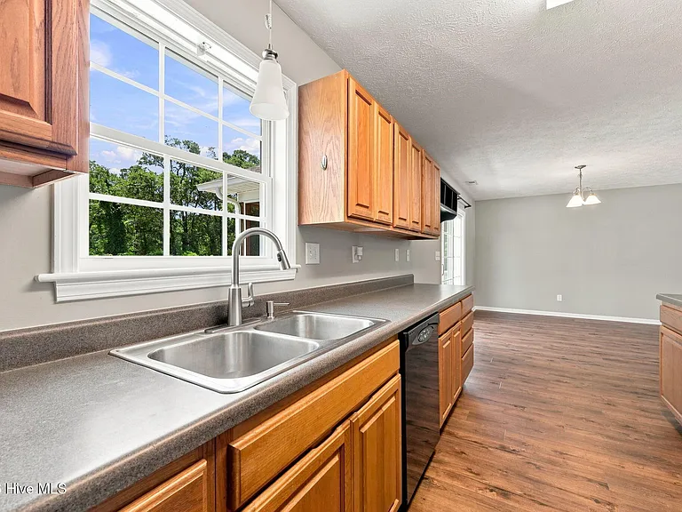 308 Carrie Ct — Photo 10