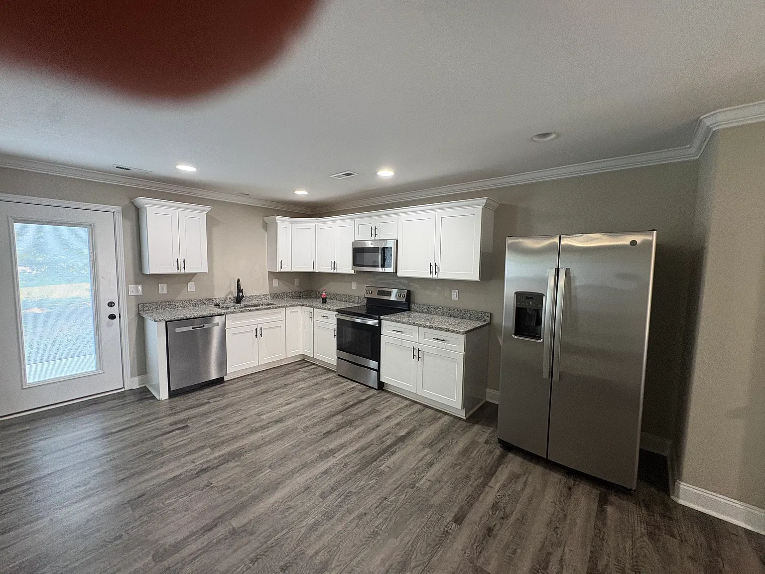 3 bed, 2.5 bath, 1588 sqft, $1,900 — Photo 3