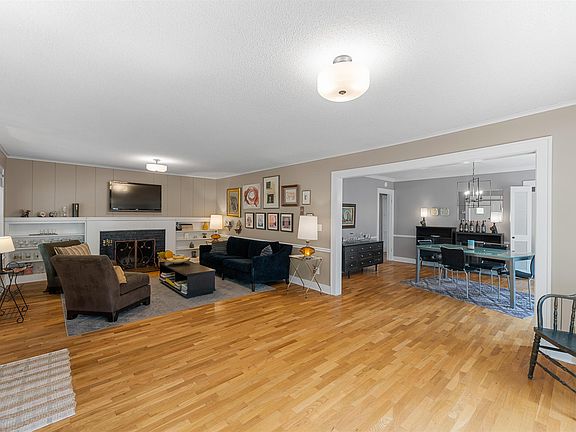 5th image of 333 Sunset Dr