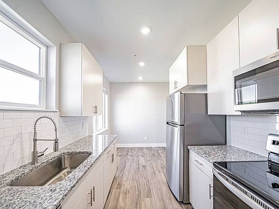 3rd image of 676 Carlow Dr #1102