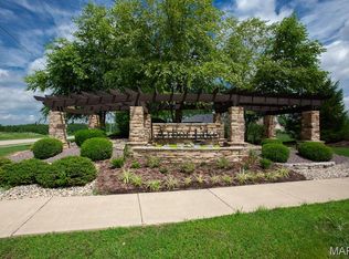 3717 N Arbor Lake Dr, Edwardsville, IL 62025