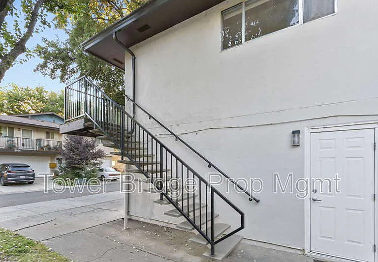 2911 Austin St #4 — Photo 1